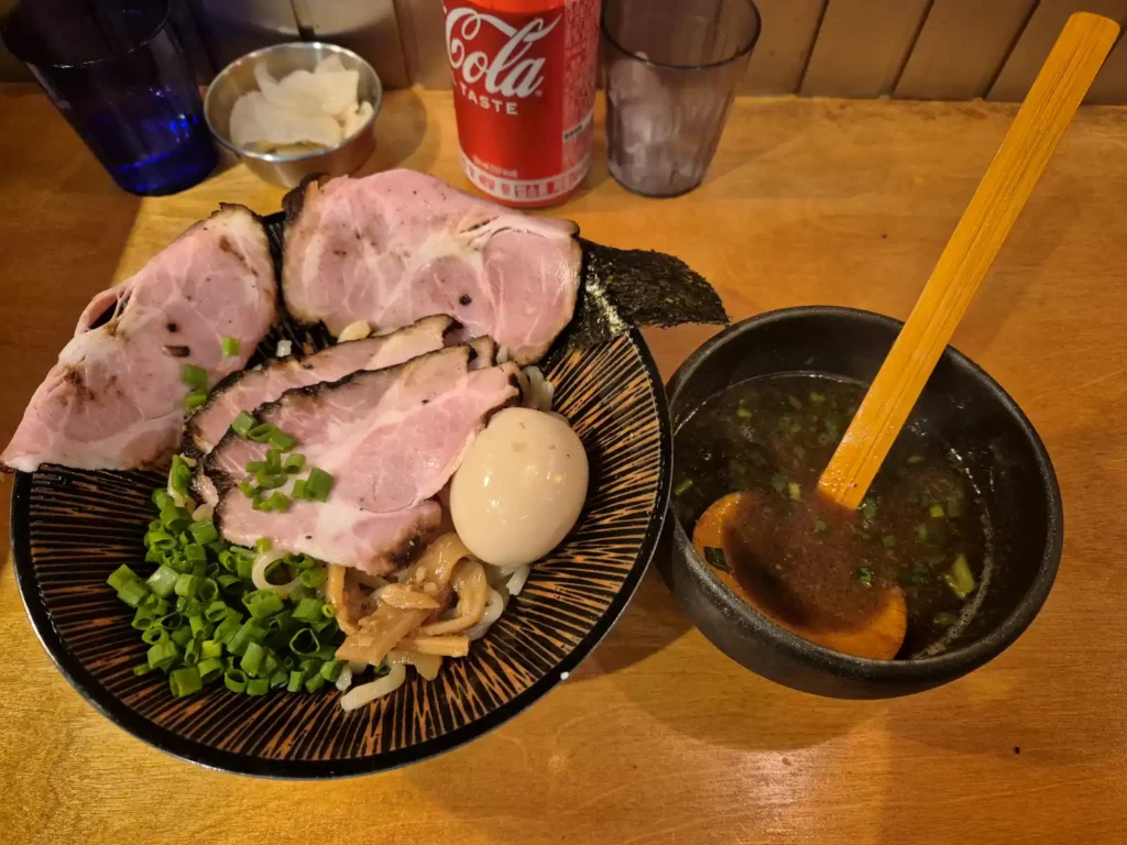 남포동 라멘 가게 스스의 대표메뉴 츠케멘 면과 스프