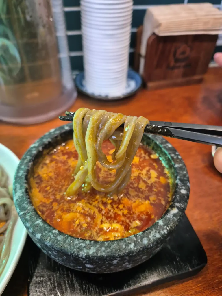 면을 스프에 담궈 먹는 츠케멘